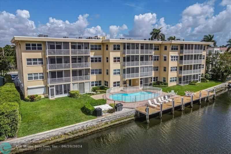 photo 1: 1332 Bayview Dr Unit 405, Fort Lauderdale FL 33304