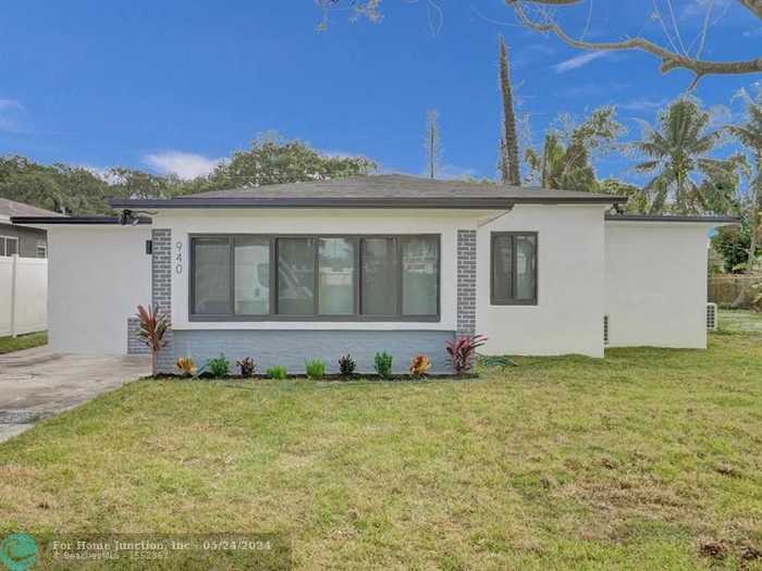 photo 1: 940 SW 28th St, Fort Lauderdale FL 33315