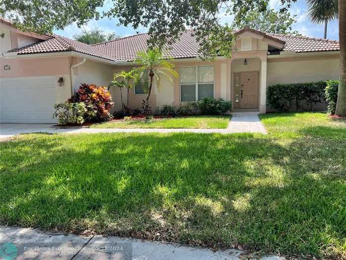 photo 1: 6185 NW 45th Ter, Coconut Creek FL 33073