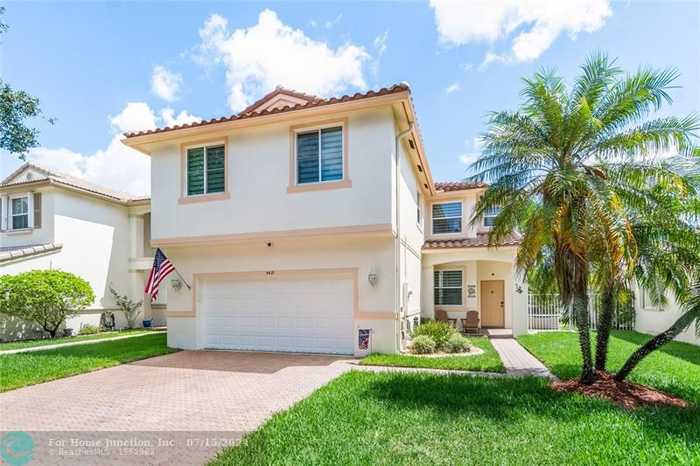 photo 1: 5421 NW 49th Ct, Coconut Creek FL 33073