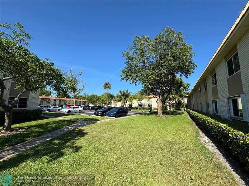 photo 3: 124 NE 19th Ct Unit 102B, Wilton Manors FL 33305