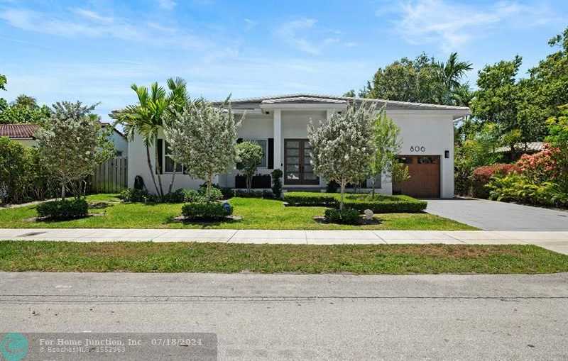 photo 1: 806 SE 11th Ct, Fort Lauderdale FL 33316