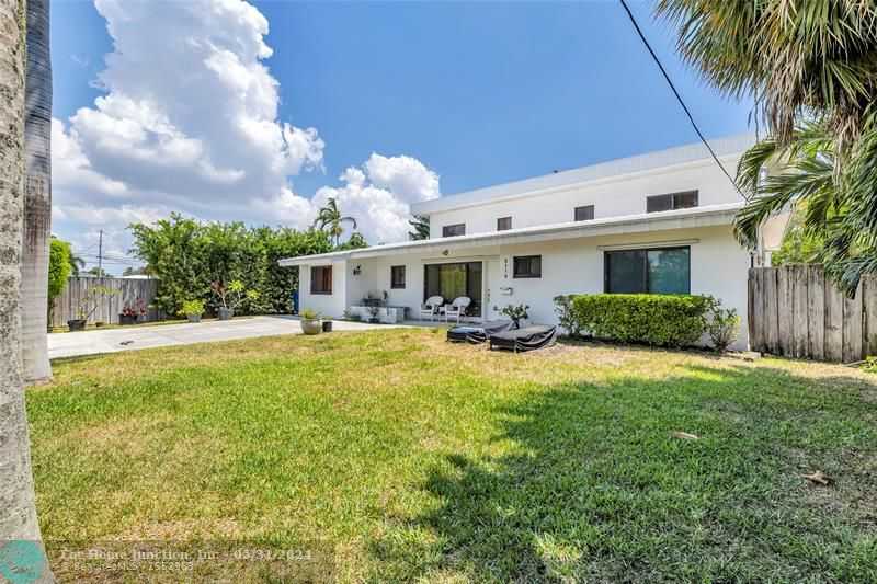 photo 3: 2112 NE 20th Ave, Wilton Manors FL 33305