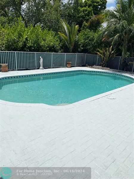 photo 3: 10826 NW 56th Ct, Coral Springs FL 33076