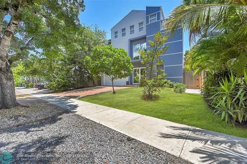 photo 1: 640 NE 17th Way, Fort Lauderdale FL 33304