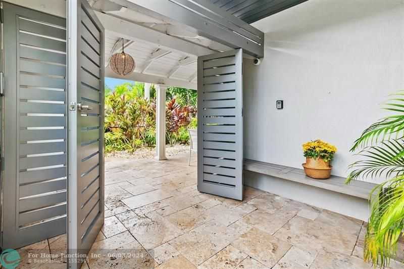 photo 3: 619 NE 13th Ave, Fort Lauderdale FL 33304