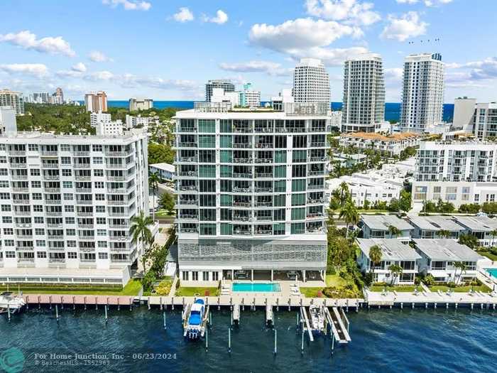 photo 1: 435 Bayshore Dr Unit 404, Fort Lauderdale FL 33304