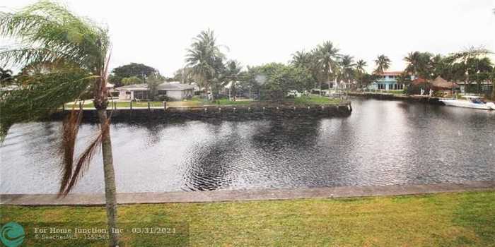 photo 1: 298 SE 6th Ave Unit 18, Pompano Beach FL 33060