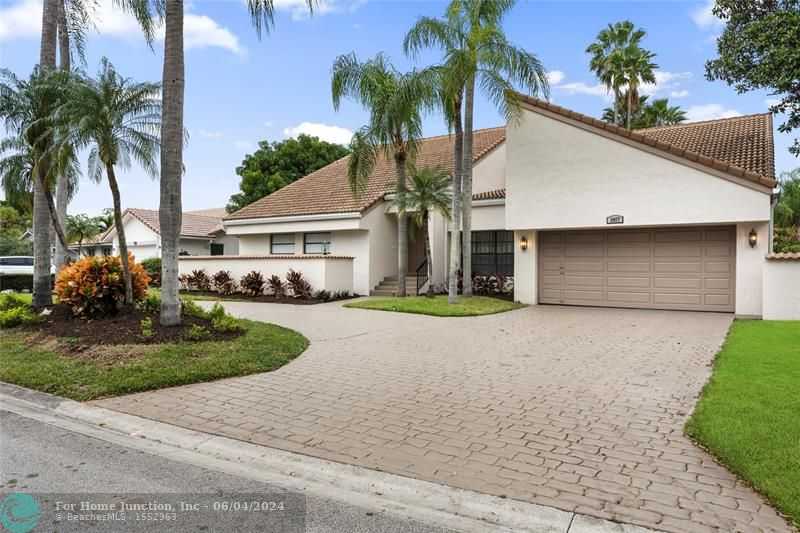 photo 1: 10877 NW 6th St, Coral Springs FL 33071