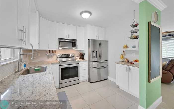 photo 2: 1416 SW 1st Ave, Deerfield Beach FL 33441