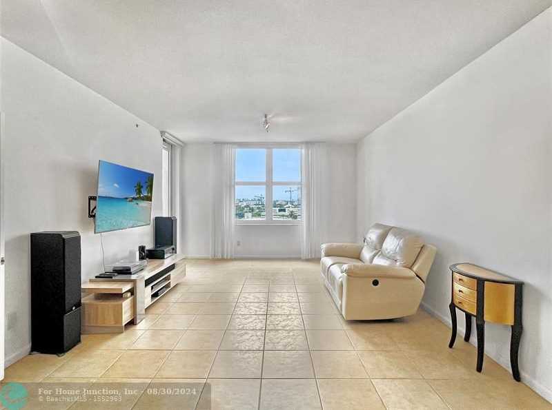 photo 3: 511 SE 5th Ave Unit 1010, Fort Lauderdale FL 33301