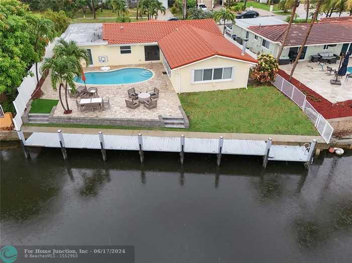 photo 1: 1215 SE 11th Ave, Deerfield Beach FL 33441