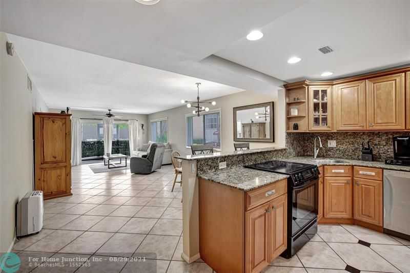 photo 3: 3050 NE 16th Avenue Unit 107, Oakland Park FL 33334