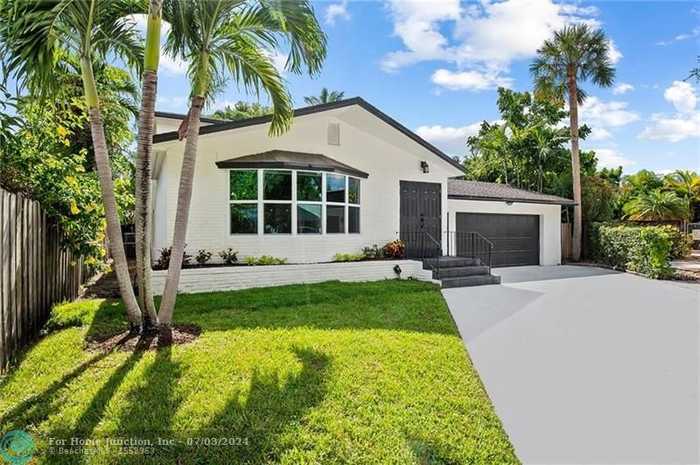 photo 1: 1736 SW 30th Pl, Fort Lauderdale FL 33315