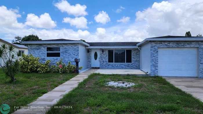 photo 1: 6734 NW 1st St, Margate FL 33063