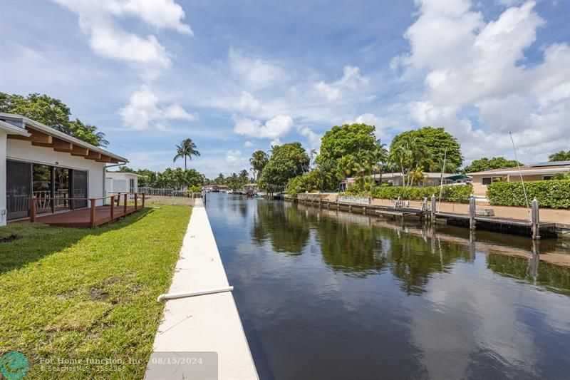 photo 1: 1621 SW 3rd Ave, Pompano Beach FL 33060