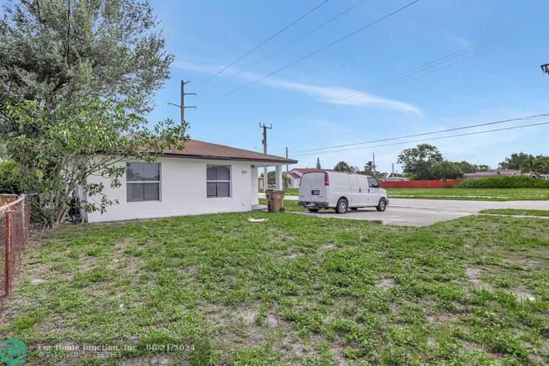 photo 3: 207 SW 5 street, Deerfield Beach FL 33441