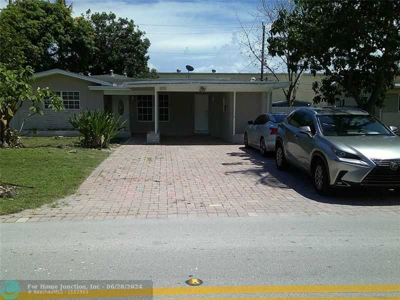 photo 3: 570 NE 46th St, Oakland Park FL 33334