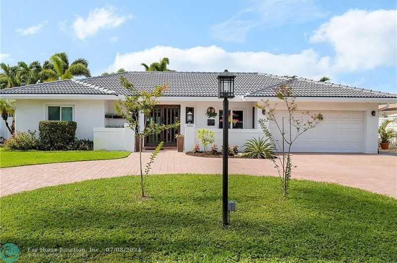 photo 3: 2662 NE 3rd St, Pompano Beach FL 33062