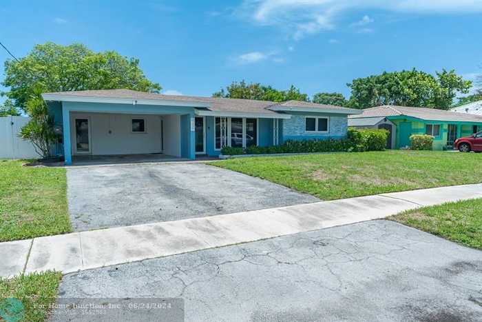 photo 2: 258 SE 3rd Ter, Pompano Beach FL 33060