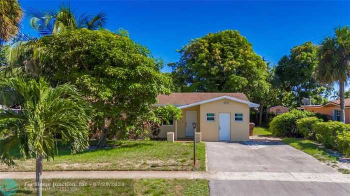 photo 1: 3570 NW 29th St, Lauderdale Lakes FL 33311