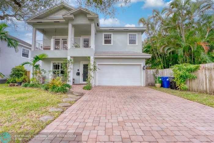 photo 1: 1915 SW 9TH AVE, Fort Lauderdale FL 33315