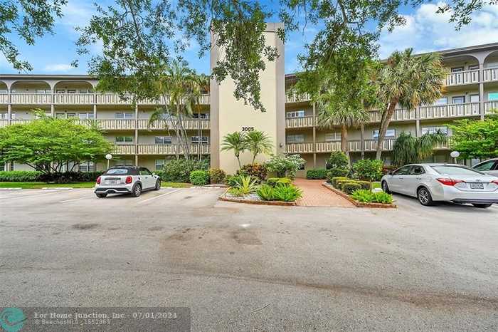 photo 1: 3005 Portofino Isle Unit J1, Coconut Creek FL 33066