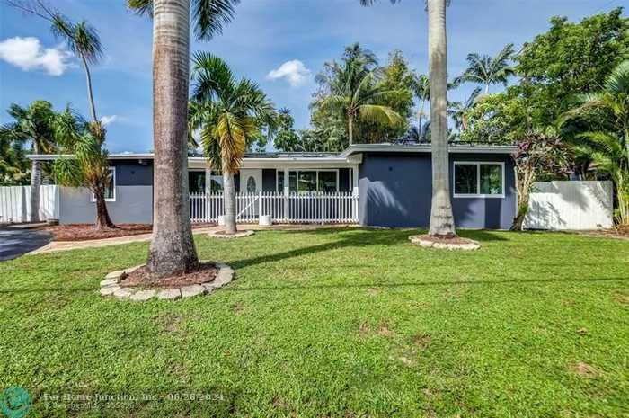 photo 2: 509 NW 29th St, Wilton Manors FL 33311