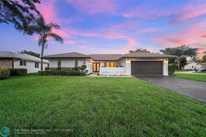 photo 1: 817 NW 110th Ln, Coral Springs FL 33071