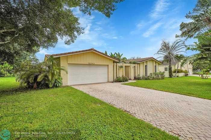 photo 2: 10042 NW 16th St, Coral Springs FL 33071