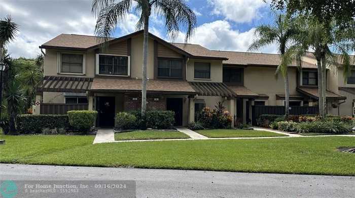 photo 2: 3963 Cocoplum Cir Unit B, Pompano Beach FL 33063