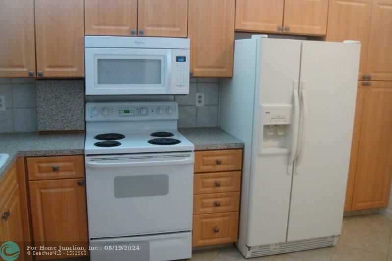 photo 3: 3963 Cocoplum Cir Unit B, Pompano Beach FL 33063