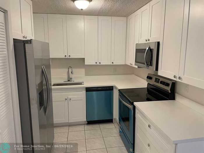 photo 1: 1100 SE 4th Ave Unit 4, Deerfield Beach FL 33441