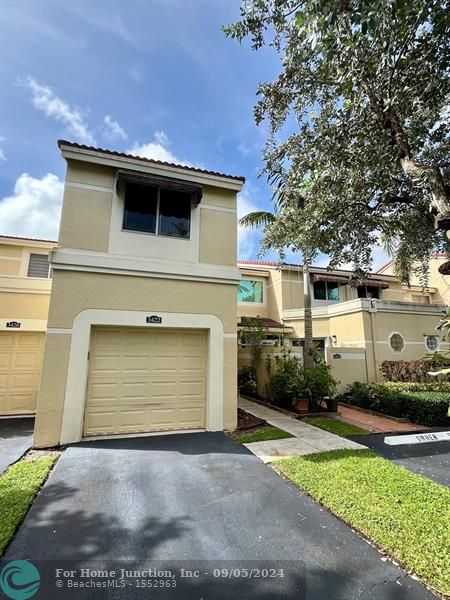 photo 2: 3422 Deer Creek Palladian Cir, Deerfield Beach FL 33442