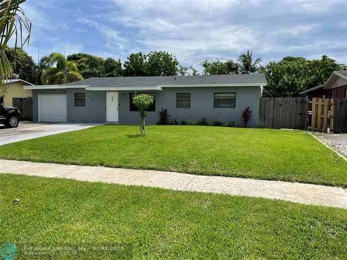 photo 1: 1120 SW 7 AVE, Deerfield Beach FL 33441