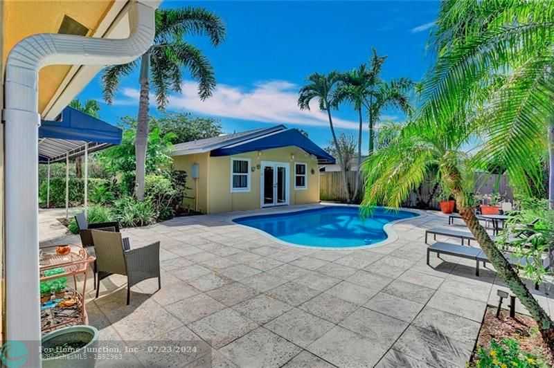 photo 3: 1601 SW 5th Pl, Fort Lauderdale FL 33312