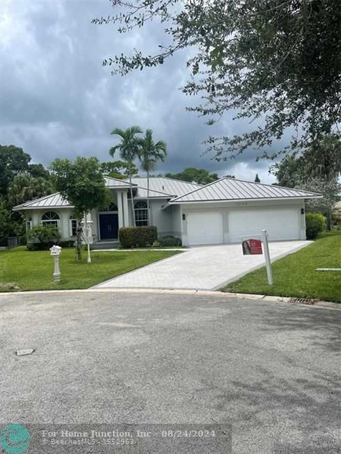 photo 1: 8720 NW 18th St, Coral Springs FL 33071