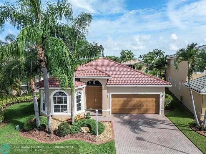 photo 1: 4728 NW 120th Dr, Coral Springs FL 33076