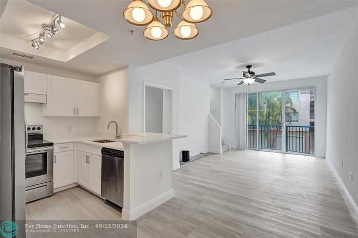 photo 1: 2107 SE 10th Ave Unit 802, Fort Lauderdale FL 33316