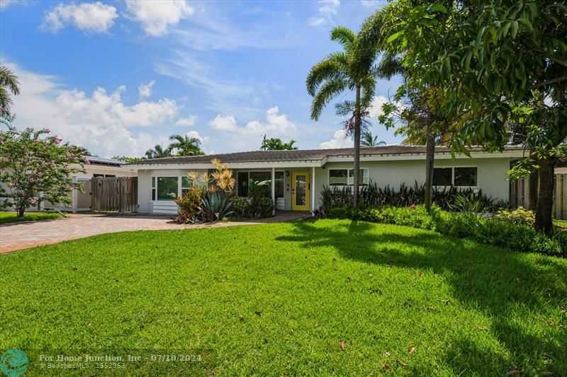 photo 1: 4794 NE 17th Ave, Oakland Park FL 33334