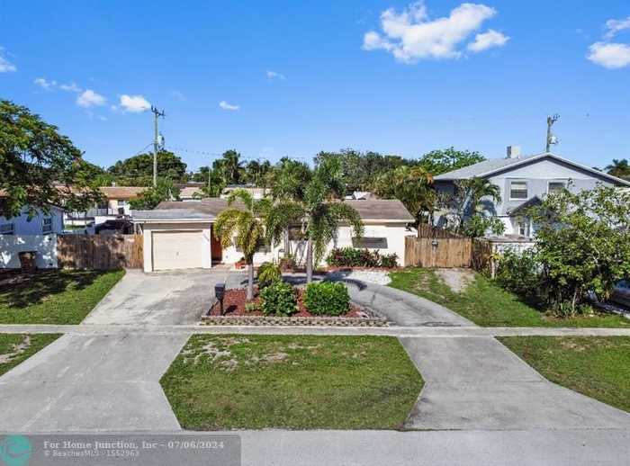 photo 1: 1320 SE 2nd Ave, Deerfield Beach FL 33441