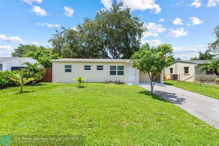 photo 1: 360 NE 59th Ct, Oakland Park FL 33334