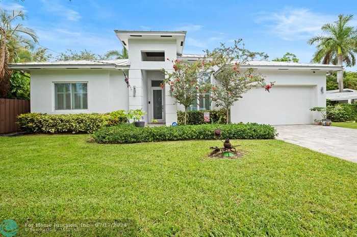 photo 1: 1235 SE 13th Ter, Fort Lauderdale FL 33316