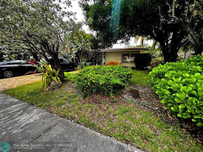 photo 1: 1600 Middle River Dr, Fort Lauderdale FL 33305