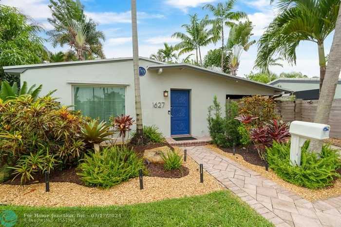 photo 1: 1627 NE 17th Ave, Fort Lauderdale FL 33305