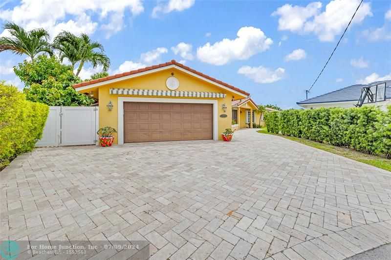 photo 1: 2771 NE 58th St, Fort Lauderdale FL 33308