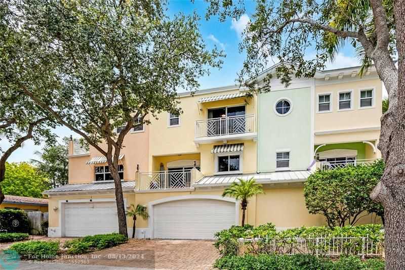 photo 1: 701 SE 16th St Unit 2, Fort Lauderdale FL 33316