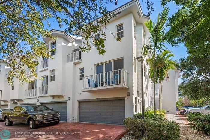 photo 2: 2725 NE 8th Ave Unit 108, Wilton Manors FL 33334