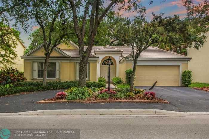 photo 1: 3572 Sanctuary Dr, Coral Springs FL 33065