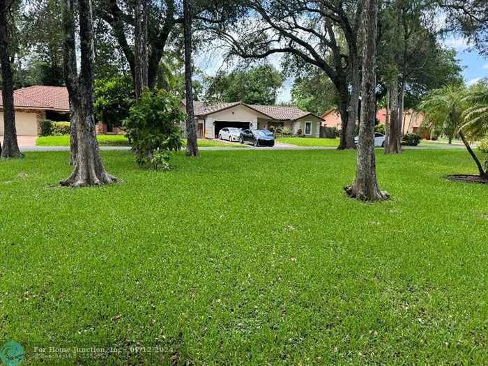 photo 1: 7027 NW 38th Mnr, Coral Springs FL 33065